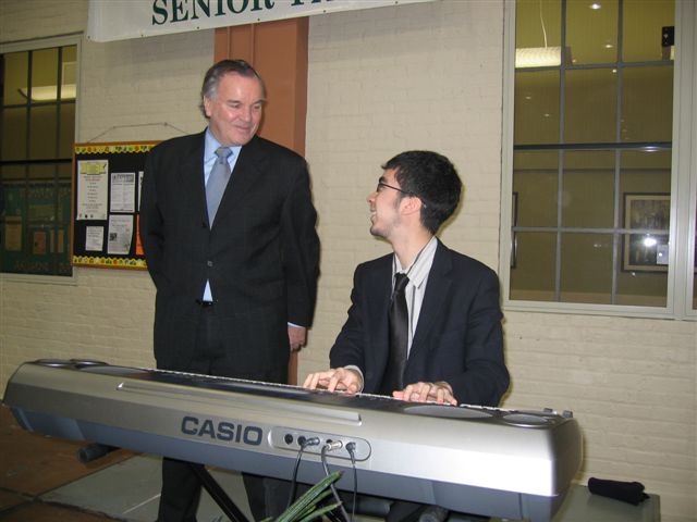 Steven Solomon performing for Chicago&rsquo;s former mayor Richard C. Daley